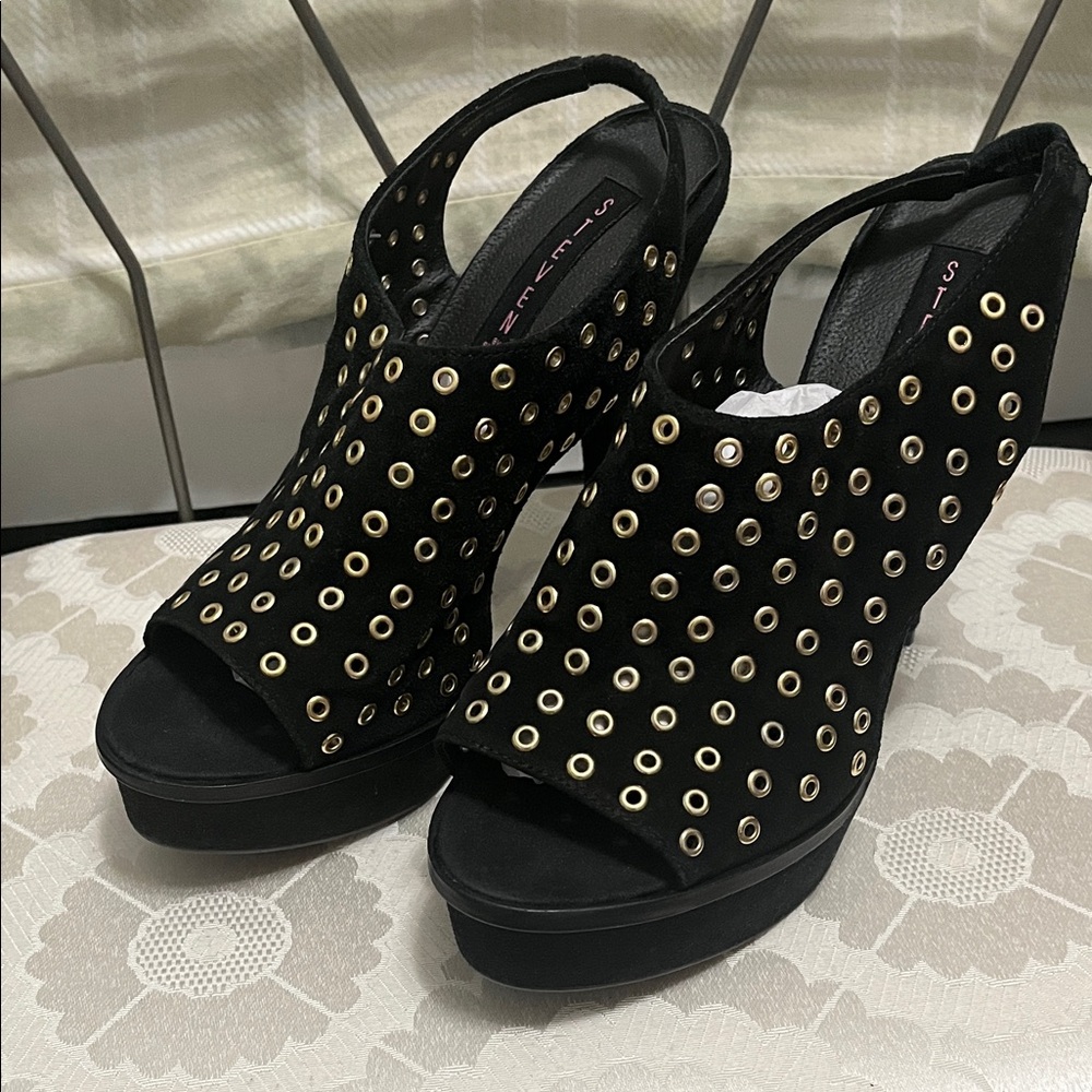 Steve Madden Black and Gold Platform Sandals size 10